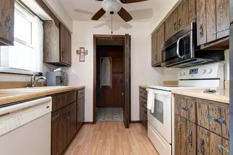 Kitchen - 2941 E Linwood St, Springfield, MO 65804 photo 1 of 1