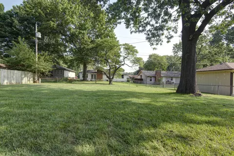 Exterior - 2941 E Linwood St, Springfield, MO 65804 photo 2 of 4