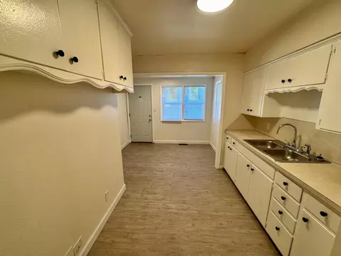 Kitchen - 1755 S Montebello Ave, Springfield, MO 65807 photo 1 of 3