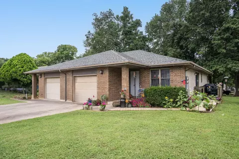 Exterior - 2733 S Hilton Ave, Springfield, MO 65807 photo 9 of 11