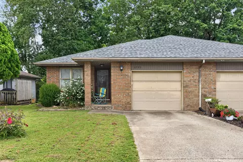 Exterior - 2733 S Hilton Ave, Springfield, MO 65807 photo 3 of 11
