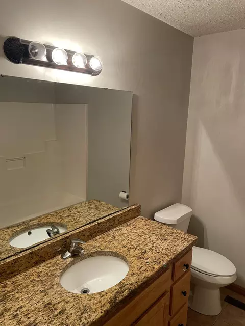 Bath - 2733 S Hilton Ave, Springfield, MO 65807 photo 1 of 2