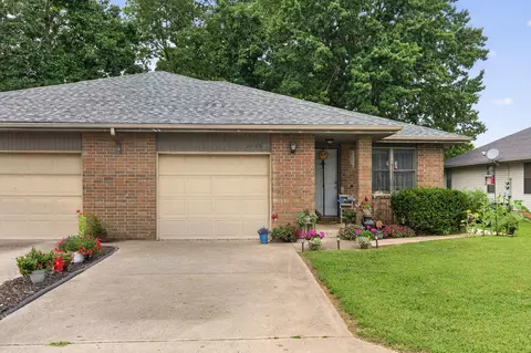 Exterior - 2733 S Hilton Ave, Springfield, MO 65807 photo 7 of 11