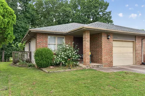 Exterior - 2733 S Hilton Ave, Springfield, MO 65807 photo 4 of 11
