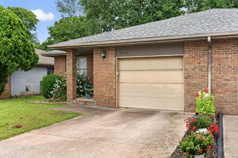 Exterior - 2733 S Hilton Ave, Springfield, MO 65807 photo 5 of 11