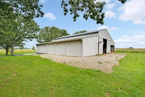 Exterior - 1645 E 425th Rd, Halfway, MO 65663 photo 5 of 10