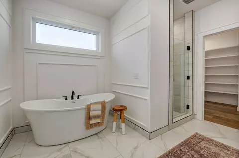Bath - 2023 N Silver Charm Ave, Springfield, MO 65802 photo 5 of 8