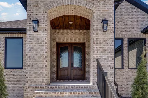 Exterior - 2023 N Silver Charm Ave, Springfield, MO 65802 photo 5 of 12