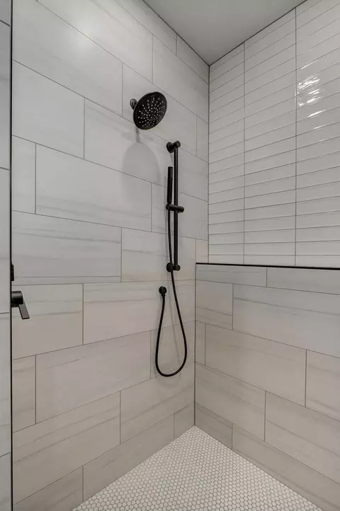 Bath - 2023 N Silver Charm Ave, Springfield, MO 65802 photo 6 of 8