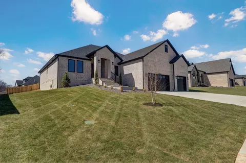 Exterior - 2023 N Silver Charm Ave, Springfield, MO 65802 photo 2 of 12