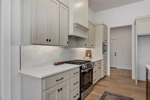 Kitchen - 2023 N Silver Charm Ave, Springfield, MO 65802 photo 6 of 6