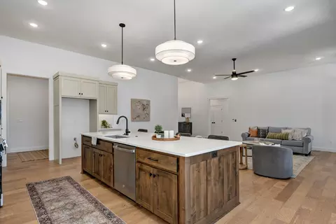 Kitchen - 2023 N Silver Charm Ave, Springfield, MO 65802 photo 5 of 6