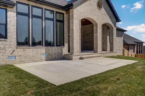 Exterior - 2023 N Silver Charm Ave, Springfield, MO 65802 photo 7 of 12