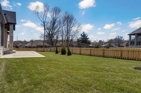 Exterior - 2023 N Silver Charm Ave, Springfield, MO 65802 photo 8 of 12