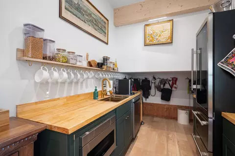 Kitchen - 10 Roll Top Cir, Cape Fair, MO 65624 photo 5 of 5