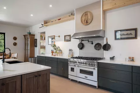 Kitchen - 10 Roll Top Cir, Cape Fair, MO 65624 photo 4 of 5