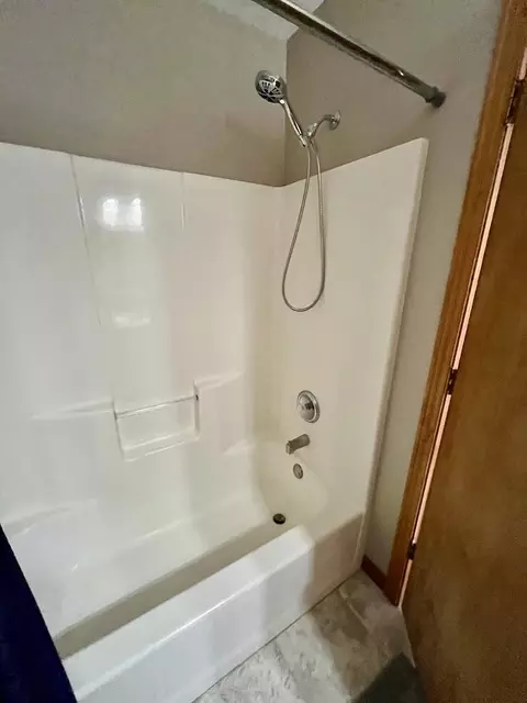Bath - 201 Prairie Ln, Monett, MO 65708 photo 3 of 3