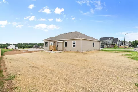 Exterior - 210 E Clayton Ln, Republic, MO 65738 photo 6 of 7