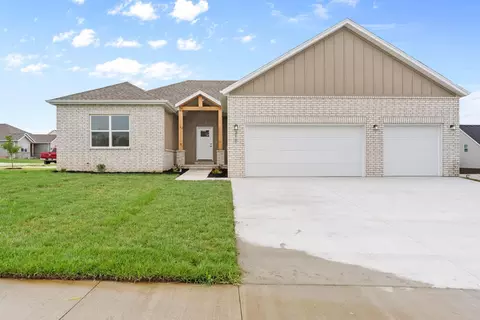 Exterior - 210 E Clayton Ln, Republic, MO 65738 photo 2 of 7