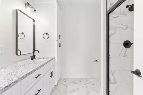 Bath - 210 E Clayton Ln, Republic, MO 65738 photo 4 of 5