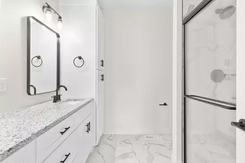Bath - 210 E Clayton Ln, Republic, MO 65738 photo 3 of 5