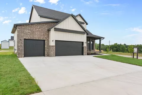 Exterior - 118 E Clayton Ln, Republic, MO 65738 photo 2 of 8