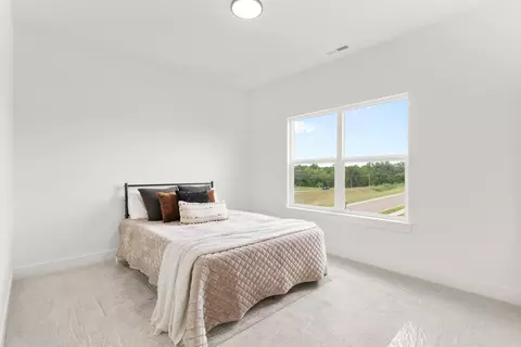 Bedroom - 118 E Clayton Ln, Republic, MO 65738 photo 2 of 4