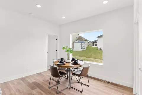 Dining - 118 E Clayton Ln, Republic, MO 65738 photo 1 of 2
