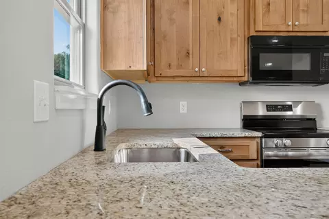 Kitchen - 421 Beavertail Rd, Ash Grove, MO 65604 photo 3 of 4