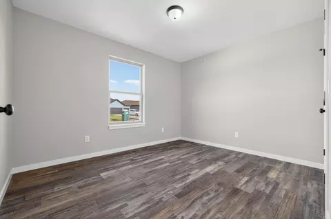 Bedroom - 421 Beavertail Rd, Ash Grove, MO 65604 photo 2 of 3