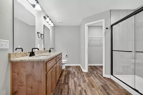 Bath - 421 Beavertail Rd, Ash Grove, MO 65604 photo 1 of 2