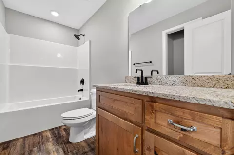 Bath - 421 Beavertail Rd, Ash Grove, MO 65604 photo 2 of 2