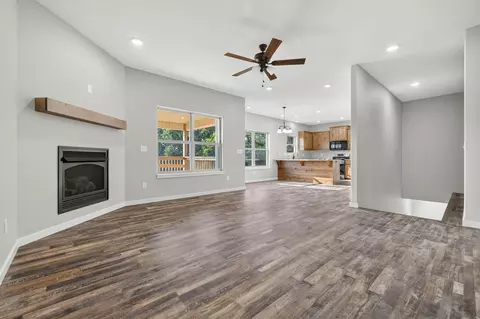Living - 421 Beavertail Rd, Ash Grove, MO 65604 photo 1 of 3