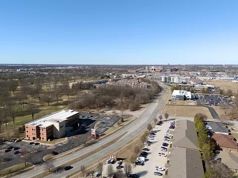 1209 E Holiday St, Springfield, MO 65804 photo 5