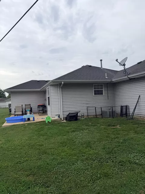 Exterior - 4136 Somerset Dr, Battlefield, MO 65619 photo 6 of 9