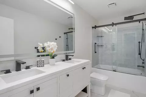 Bath - 5754 S Fair Oak Rd, Springfield, MO 65810 photo 3 of 3