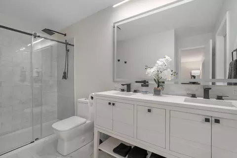 Bath - 5754 S Fair Oak Rd, Springfield, MO 65810 photo 2 of 3