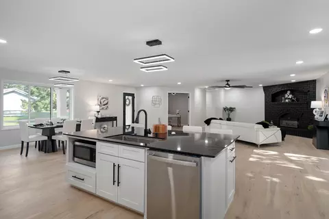 Kitchen - 5754 S Fair Oak Rd, Springfield, MO 65810 photo 6 of 8