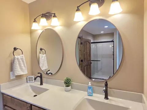 Bath - 235 Kings Way Dr, Marshfield, MO 65706 photo 3 of 11