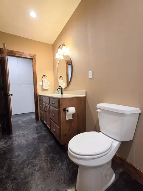 Bath - 235 Kings Way Dr, Marshfield, MO 65706 photo 11 of 11