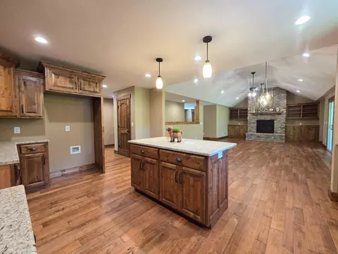 Kitchen - 235 Kings Way Dr, Marshfield, MO 65706 photo 7 of 8