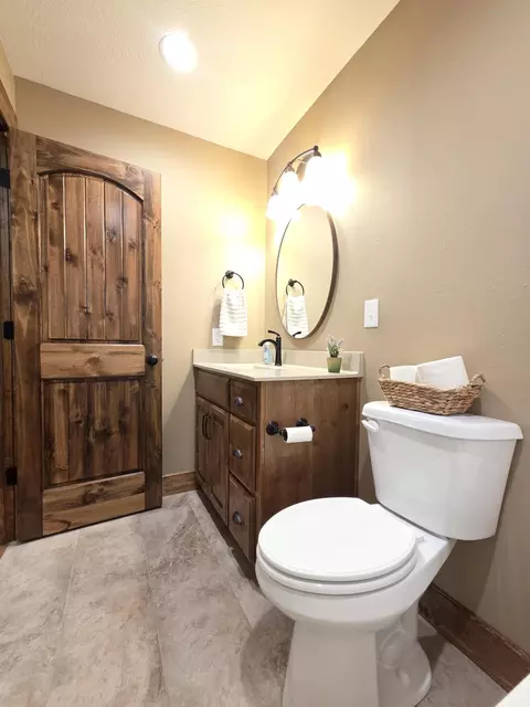 Bath - 235 Kings Way Dr, Marshfield, MO 65706 photo 8 of 11