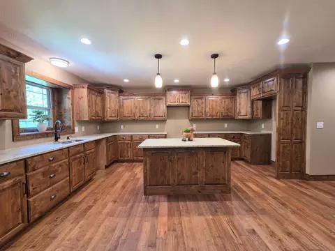 Kitchen - 235 Kings Way Dr, Marshfield, MO 65706 photo 6 of 8