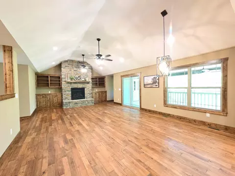 Living - 235 Kings Way Dr, Marshfield, MO 65706 photo 4 of 8