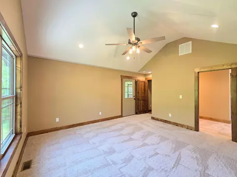 Bedroom - 235 Kings Way Dr, Marshfield, MO 65706 photo 5 of 16