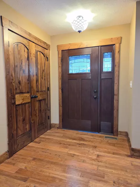 Entry Way - 235 Kings Way Dr, Marshfield, MO 65706 photo 2 of 3