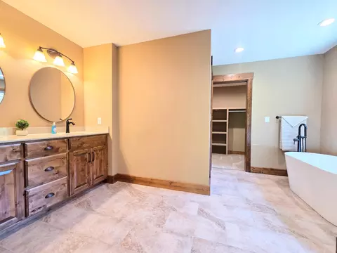 Bath - 235 Kings Way Dr, Marshfield, MO 65706 photo 4 of 11