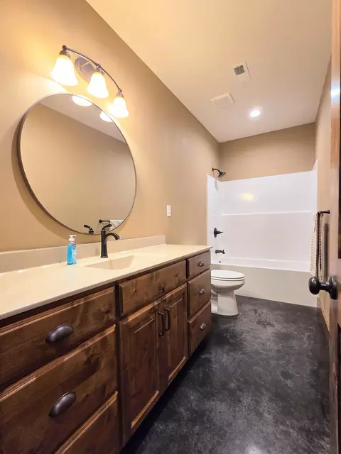 Bath - 235 Kings Way Dr, Marshfield, MO 65706 photo 10 of 11