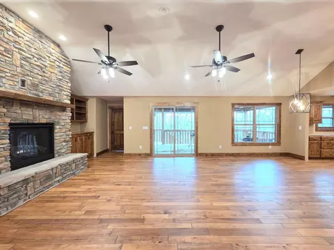 Living - 235 Kings Way Dr, Marshfield, MO 65706 photo 2 of 8