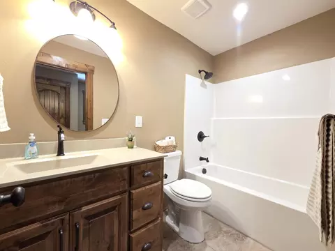 Bath - 235 Kings Way Dr, Marshfield, MO 65706 photo 7 of 11